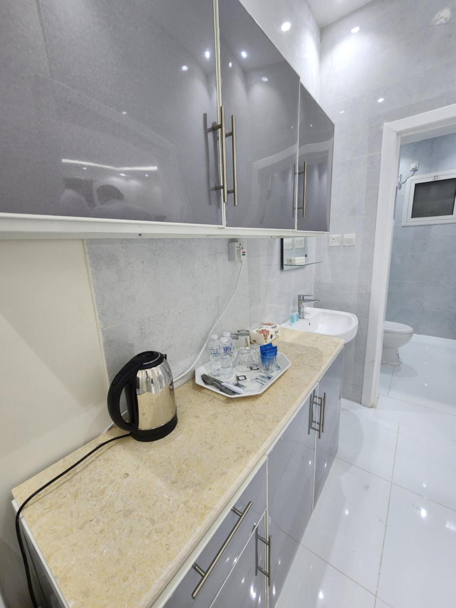 Yaqoot Al Madina Suites Al Awali 외부 사진