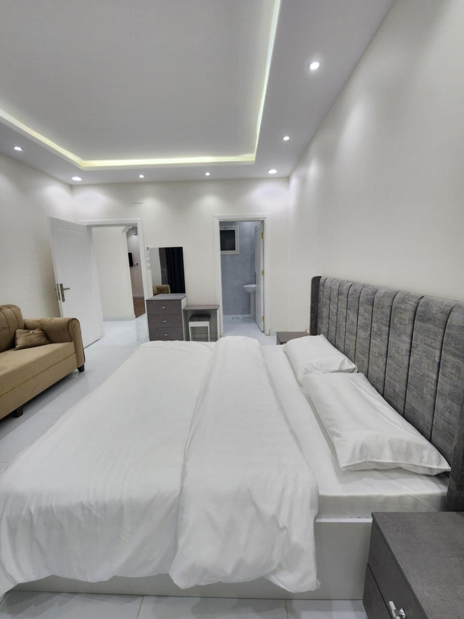 Yaqoot Al Madina Suites Al Awali 외부 사진