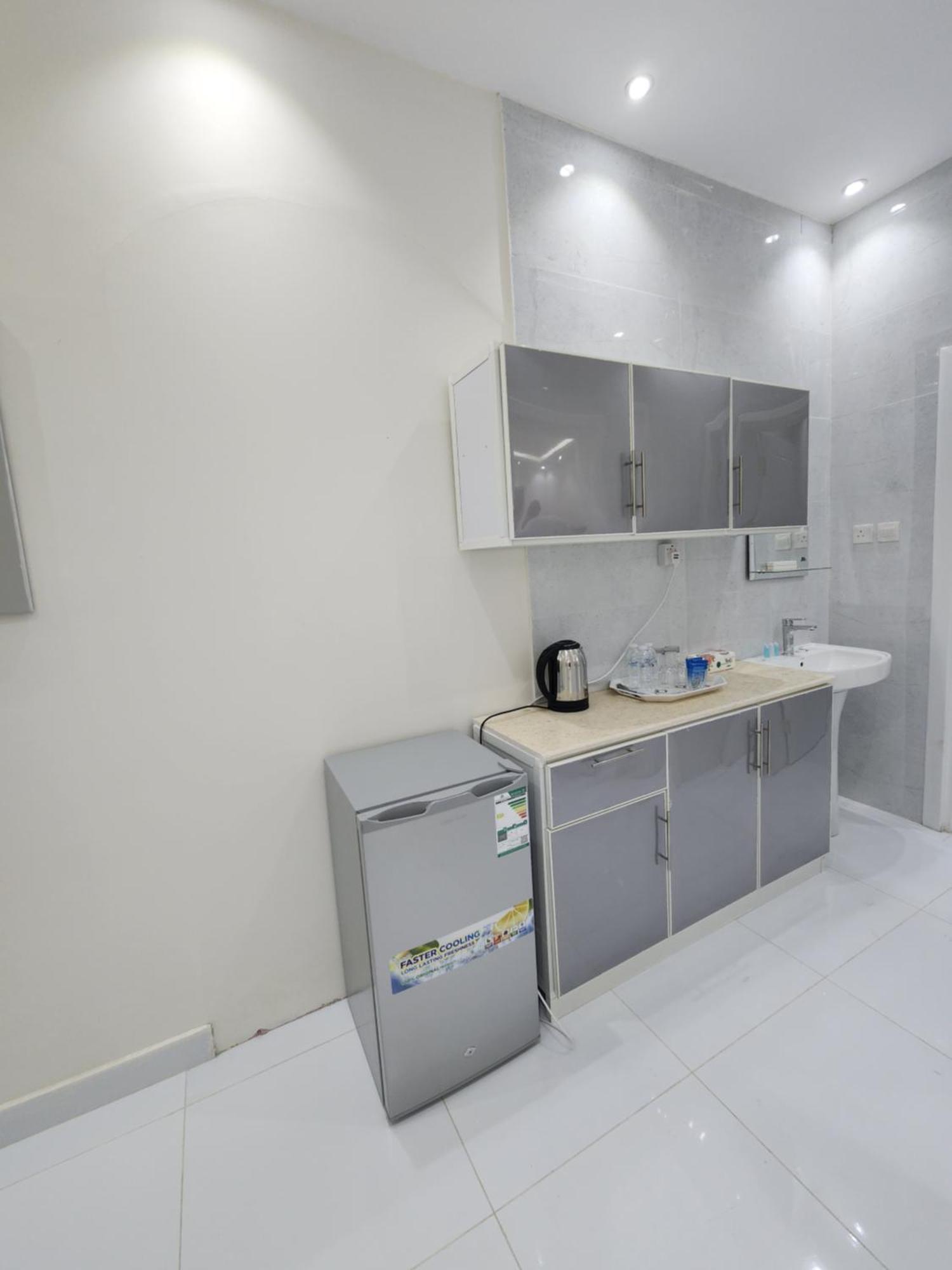 Yaqoot Al Madina Suites Al Awali 외부 사진