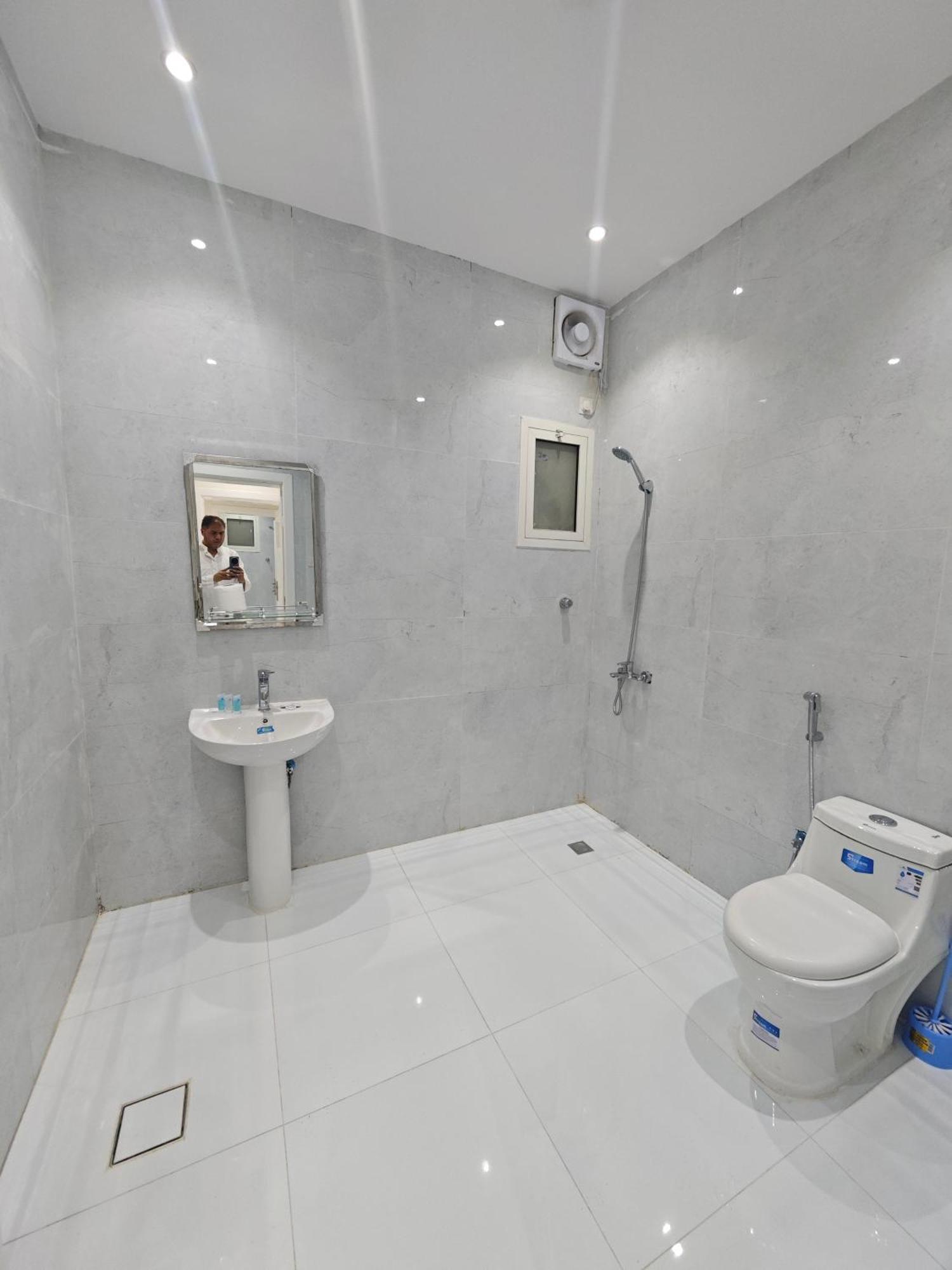 Yaqoot Al Madina Suites Al Awali 외부 사진